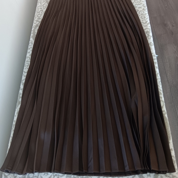 J Crew Gwyneth Pleated Midi Skirt - Picture 4 of 4
